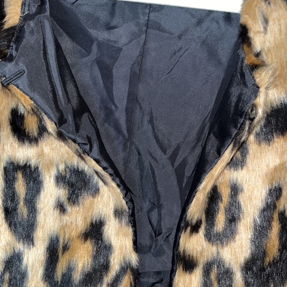 Romeo & Juliet Couture Leopard Print Faux Fur Black & Tan Vest Medium NWOT - Picture 6 of 10